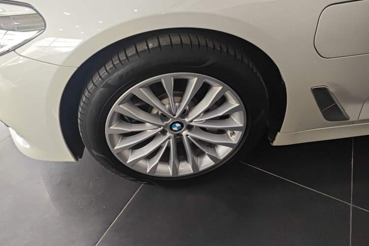 Used BMW 5 Series New Energy 2020 Mileage Upgrade Version 530Le Luxury Package
