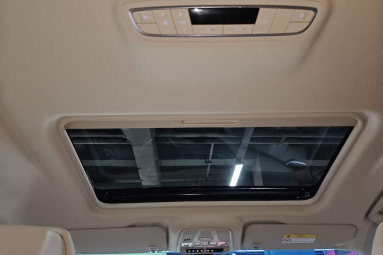 Used Buick GL8 2023 ES Lu Zun Deluxe Model
