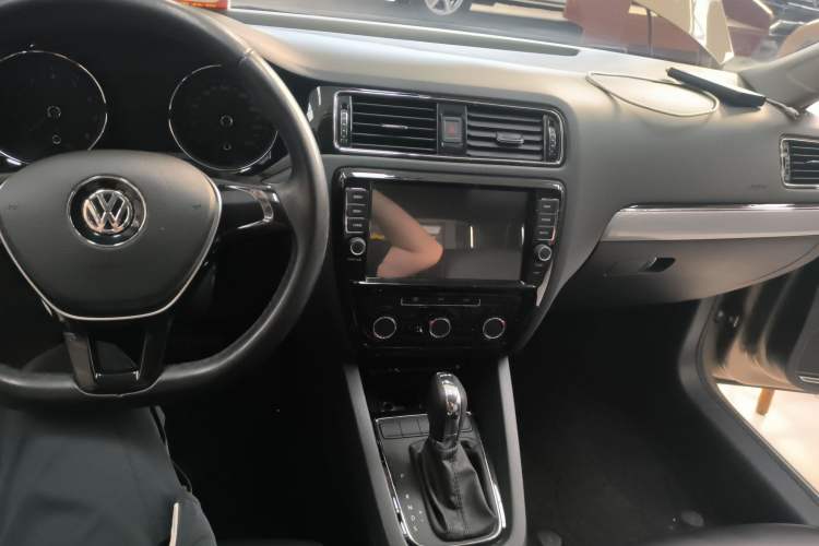 Used Volkswagen Sagitar 2016 230TSI 25th Anniversary Edition