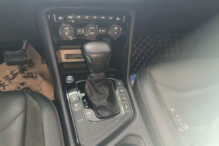 Used Volkswagen Tiguan L 2020 330TSI Automatic Two-Wheel Drive Smart Luxury Edition China VI Standard
