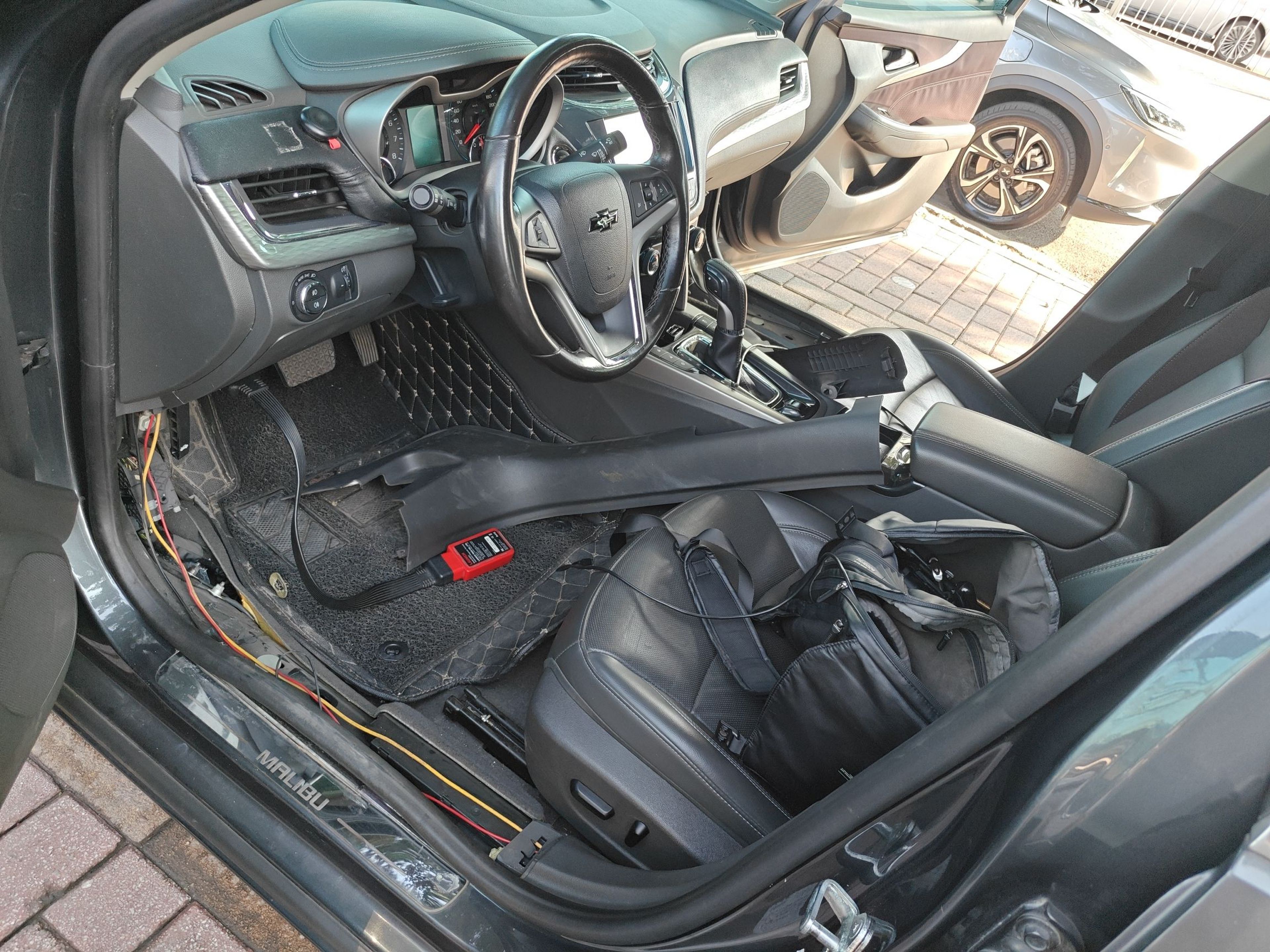 Переднее сиденье в автомобиле