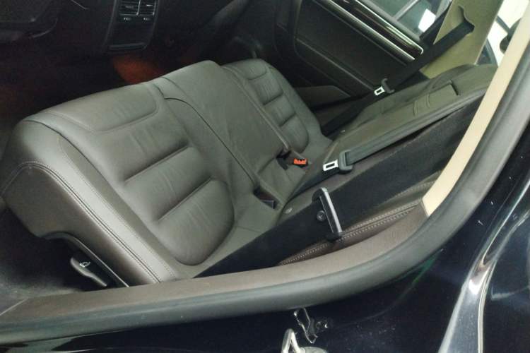 Used Volkswagen Touareg 2011 3.0 TSI Standard Version
