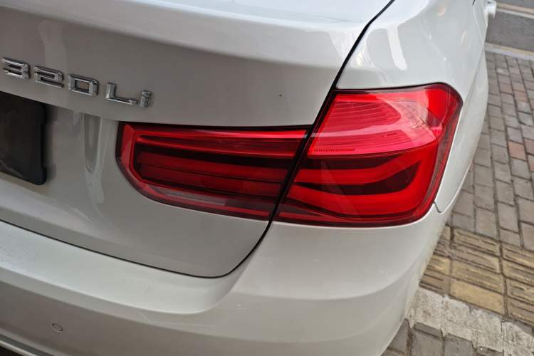 Used BMW 3 Series 2016 320Li Ambition Model
