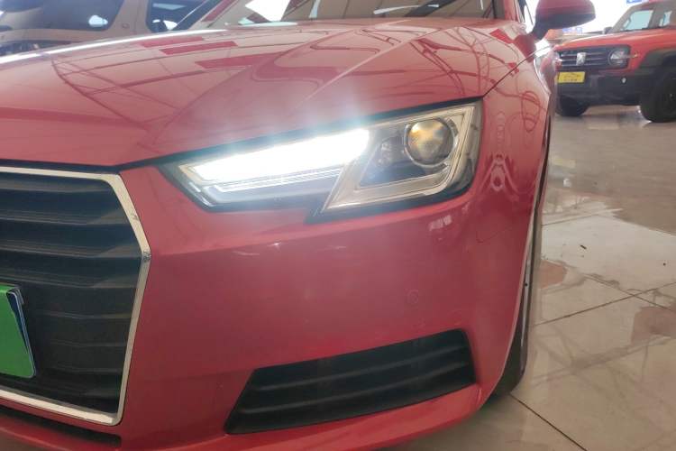 Used Audi A4L 2017 40 TFSI Ambition Edition
