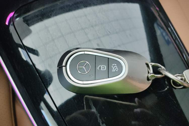 Used Mercedes-Benz E-Class 2025-Year Facelift E 260 L
