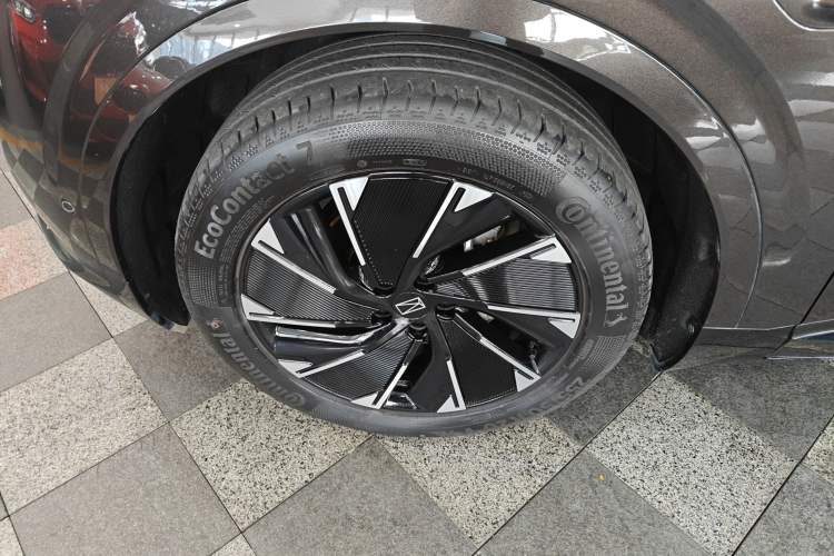 Used  07 2024 Pro+ All-Electric Version
