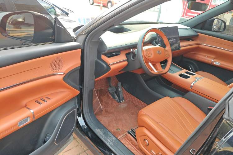 Used  Q07 2025 215 Flagship Edition