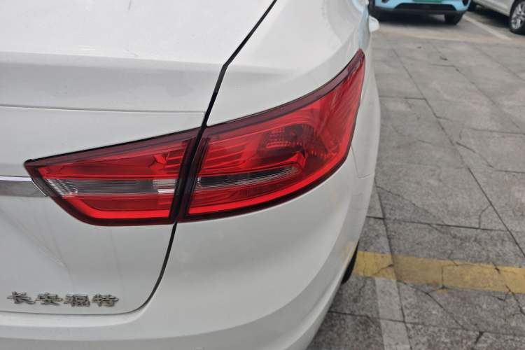 Used Ford Escort 2015 1.5L Automatic Fashion Model