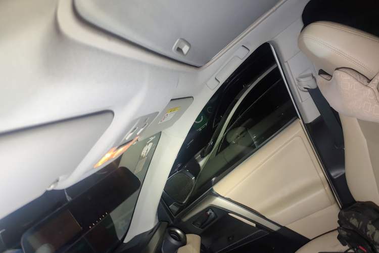 Used Toyota RAV4 2015 2.0L CVT Two-Wheel Drive Fashion Edition