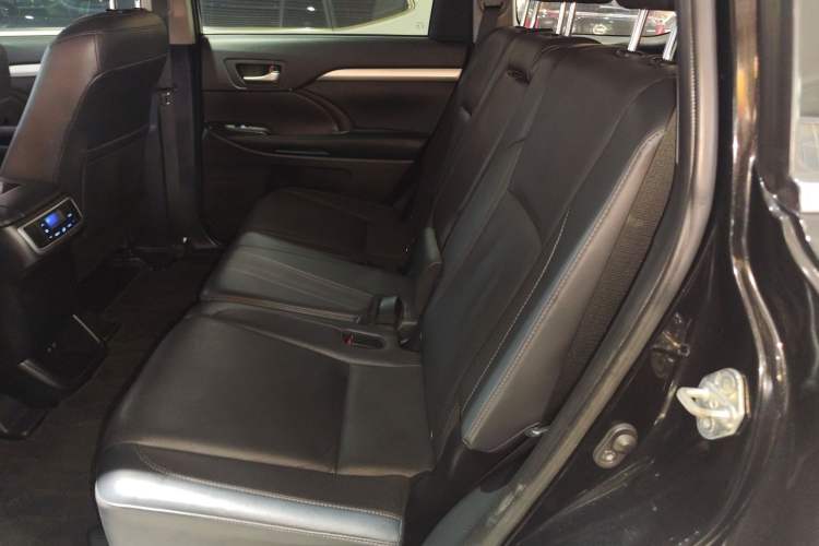 Used Toyota Highlander 2018 2.0T Four-Wheel Drive Luxury Version 7 Seats China VI Standard
