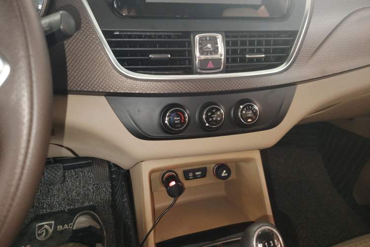 Used Baojun 730 2017 1.5T Manual Fashion Version 7 Seats China V Emission Standard
