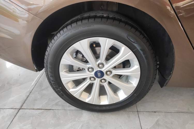 Used Ford Escort 2015 1.5L Manual Fashion Edition
