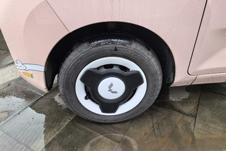 Used Wuling Hongguang MINIEV 2021 Macaron Sandwich Model 120 km Lithium Iron Phosphate