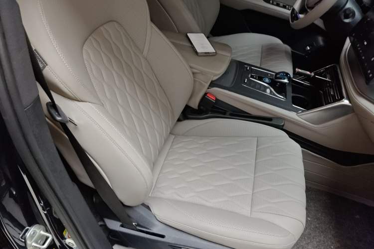 Used BYD Tang New Energy 2024 DM-i Glory Edition 112KM Prestige Model
