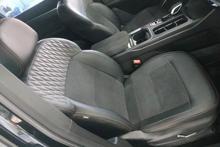 Used Geely Auto Haoyue L 2025 2.0T DCT Luxury Edition
