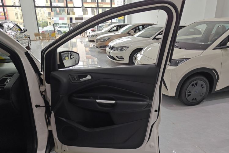 Used Ford Kuga 2018 EcoBoost 180 Two-Wheel-Drive Platinum Edition
