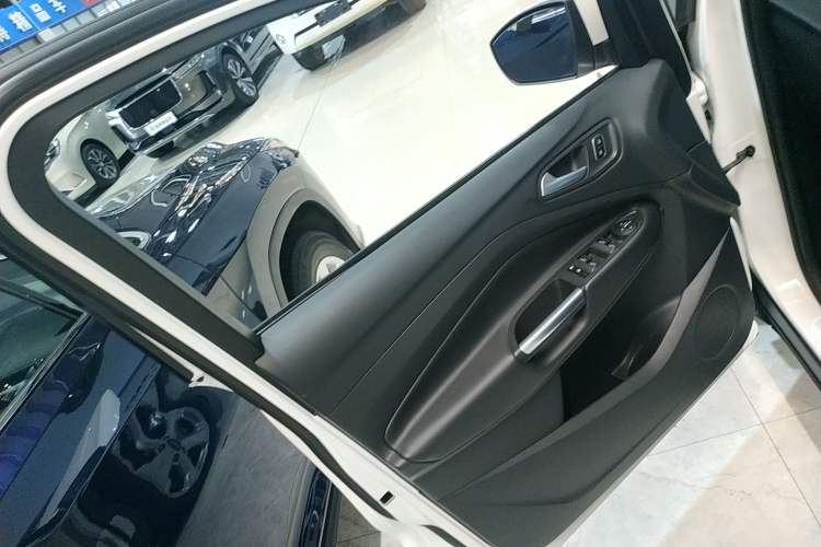 Used Ford Kuga 2017 EcoBoost 180 Two-Wheel-Drive Tiger Leap Model
