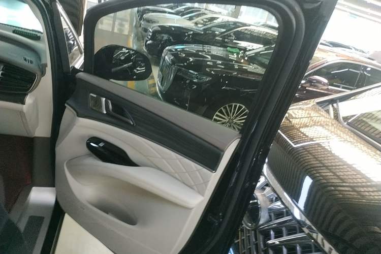 Used Denza D9 2022 EV 600 Four-Wheel Drive Prestige Model
