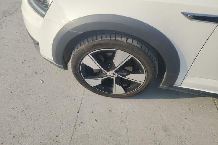 Used Skoda Octavia 2019 TSI280 DSG Luxury Edition Station Wagon China VI Standard