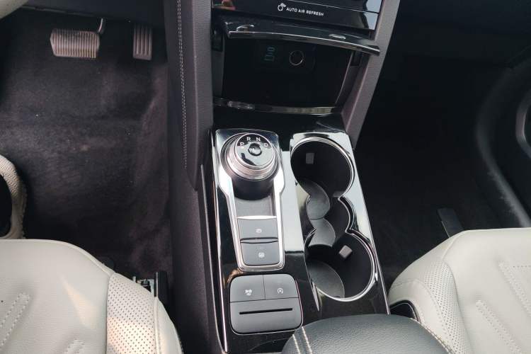 Used Ford Escape 2020 EcoBoost 245 Two-Wheel-Drive Titanium Edition
