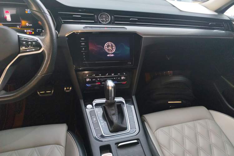 Used Volkswagen Magotan 2023 2 Million Units Limited Edition 330TSI DSG Leading Version