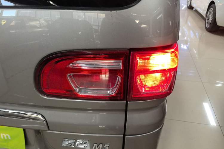 Used FORTHING Lingzhi 2023 M5L 1.6L Base Model 7 Seats
