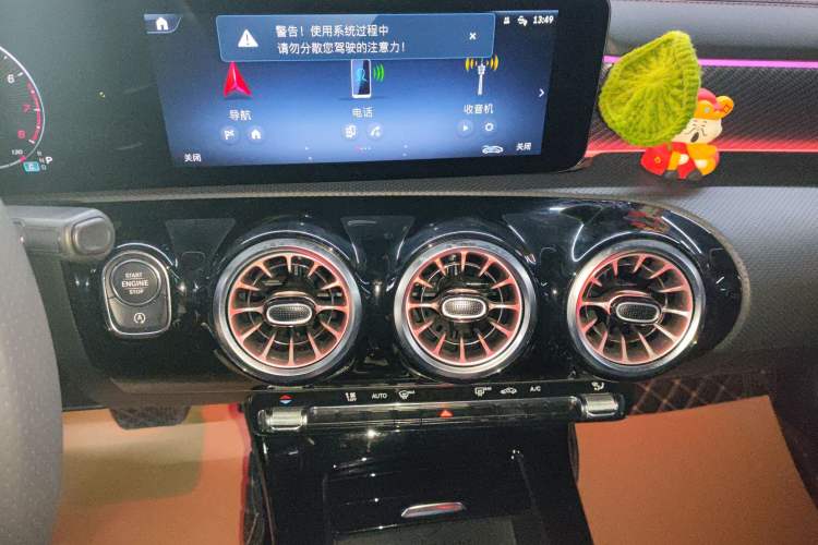 Used Mercedes-Benz A-Class 2022 Revised Version A 200 L Sport Sedan Fashionable Style
