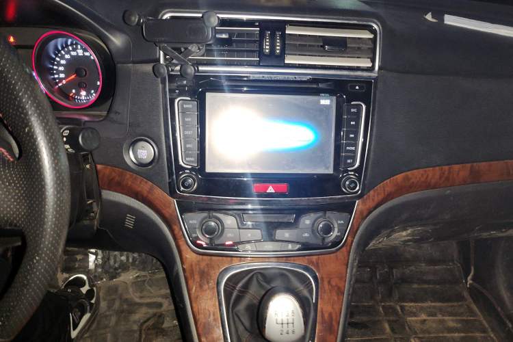 Used Haval H6 2015 Revised Version Sport Edition 1.5T Manual Transmission Two-Wheel Drive Elite Grade