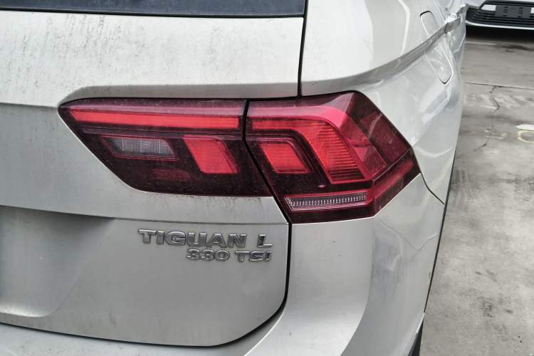 Used Volkswagen Tiguan L 2019 330TSI Automatic Two-Wheel Drive Smart Luxury Version China VI Standard
