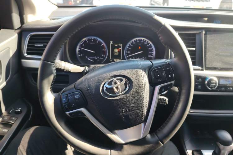 Used Toyota Highlander 2018 2.0T Four-Wheel Drive Luxury Edition 7 Seats China V Emission Standard
