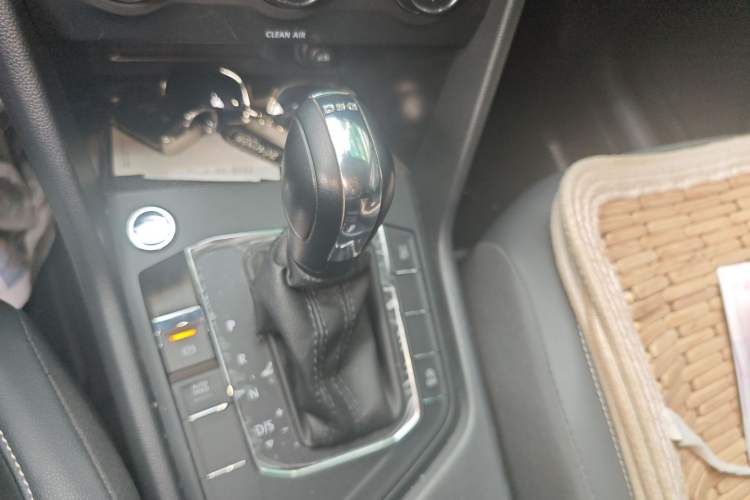 Used Volkswagen Tiguan L 2019 330TSI Automatic Two-Wheel Drive Luxury Edition China V Standard