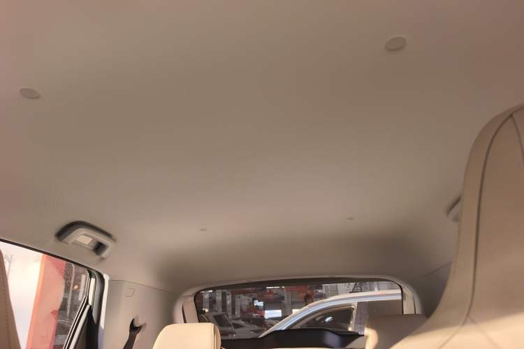 Used Wuling Bingo PLUS 2024 330 km Range Five-Seater Version
