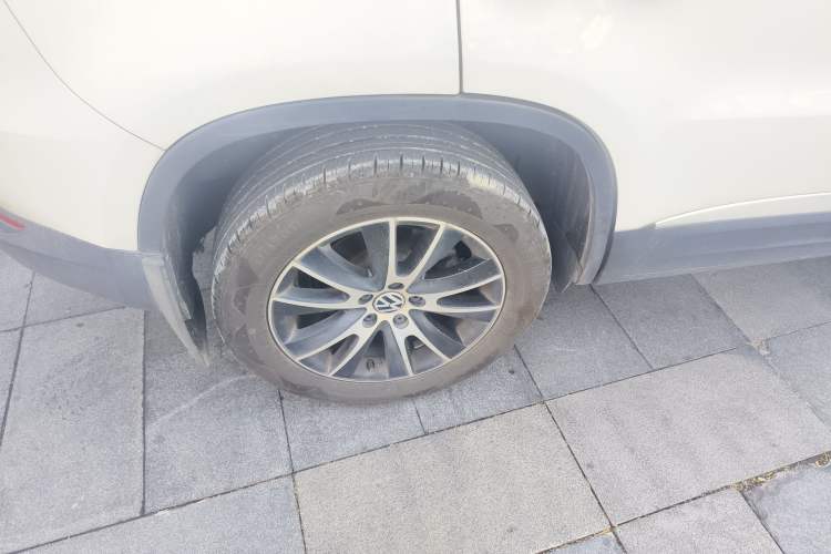 Used Volkswagen Tiguan 2015 1.8TSI Automatic All-Wheel-Drive Luxury Model
