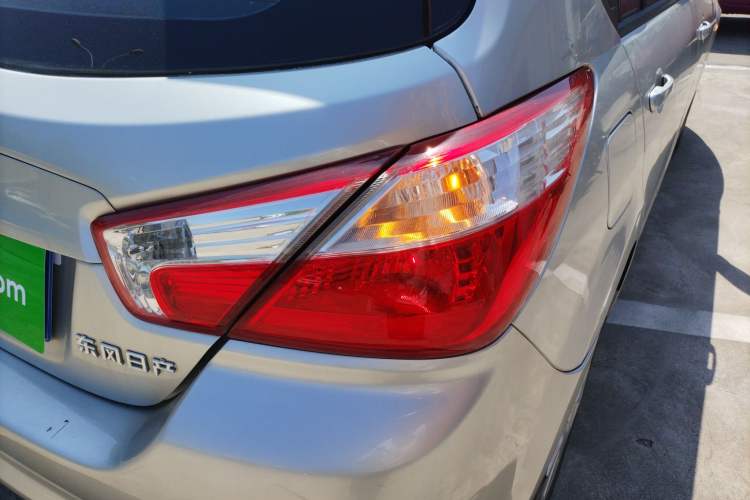 Used Venucia R50 2013 1.6L Manual Fashion Edition
