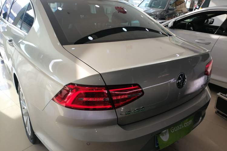 Used Volkswagen Magotan 2017 330TSI DSG Leading Model
