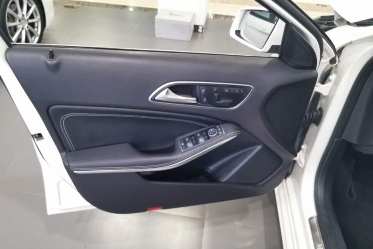 Used Mercedes-Benz A-Class 2015 A 200 Fashion Model

