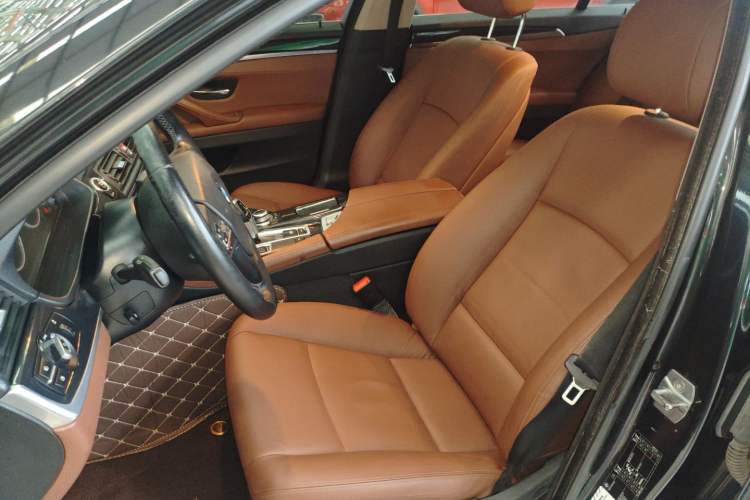 Used BMW 5 Series 2014 520Li Elegant Model
