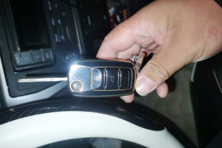 Used Volkswagen Lavida 2015 1.6L Manual Fashion Edition
