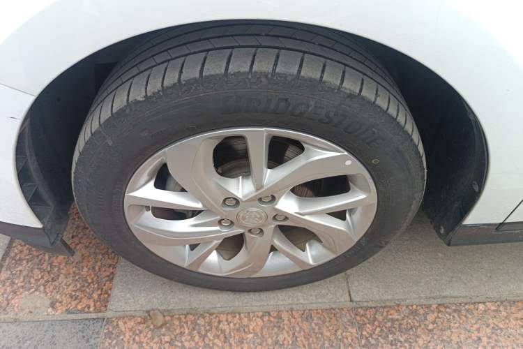 Used Buick Velite 6 2023 Revised Version 430 km Range – Commuter Edition
