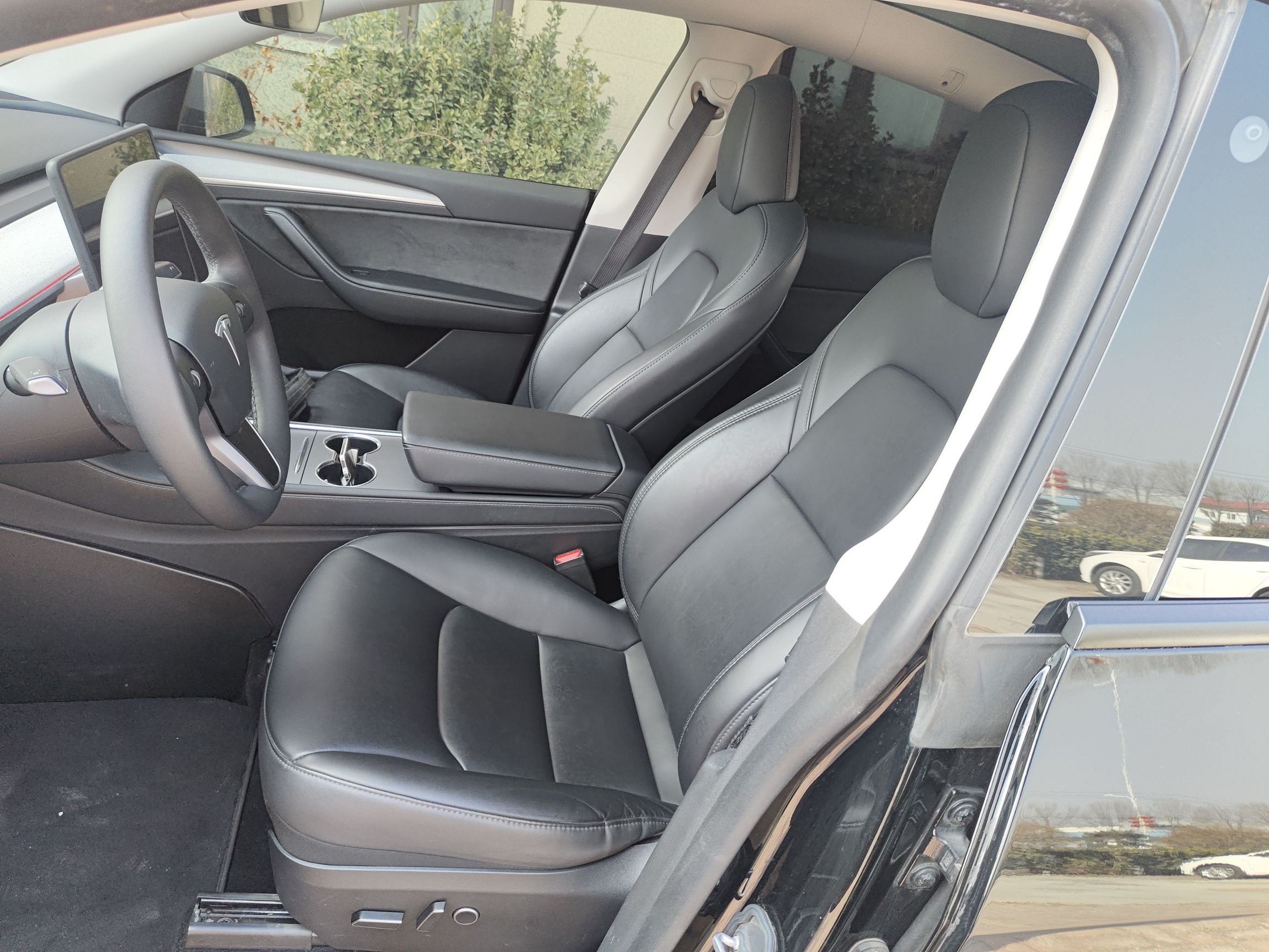 Переднее сиденье в автомобиле