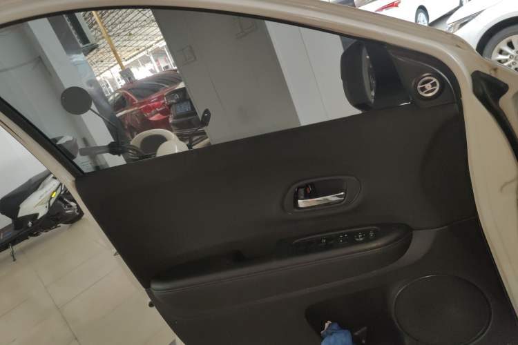 Used Honda Vezel 2020 1.5L CVT Elite Edition
