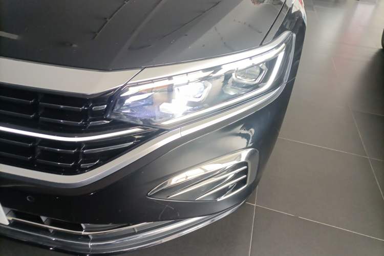 Used Volkswagen Passat 2023 Facelift 330TSI Luxury Edition
