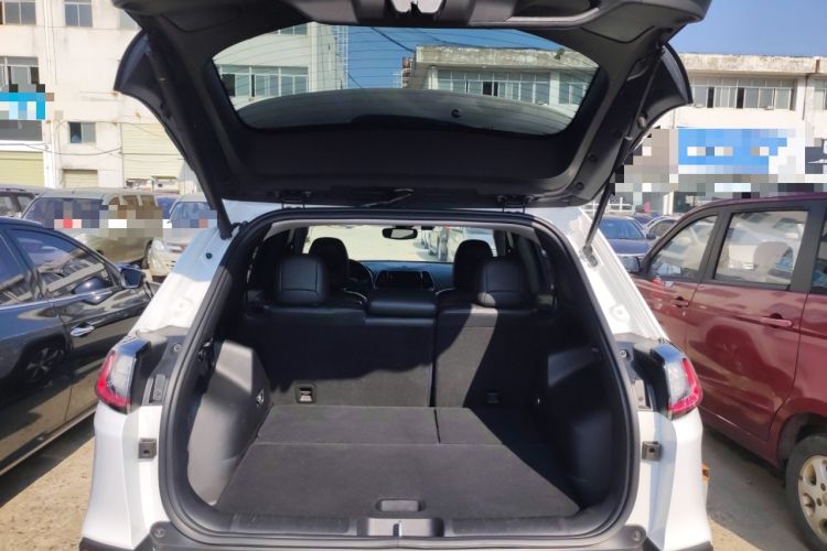 Used  Cherokee 2019 2.0T Four-Wheel Drive Explorer Edition China V