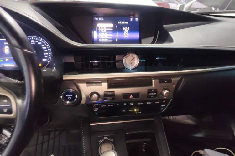 Used Lexus ES 2015 300h Comfort Edition