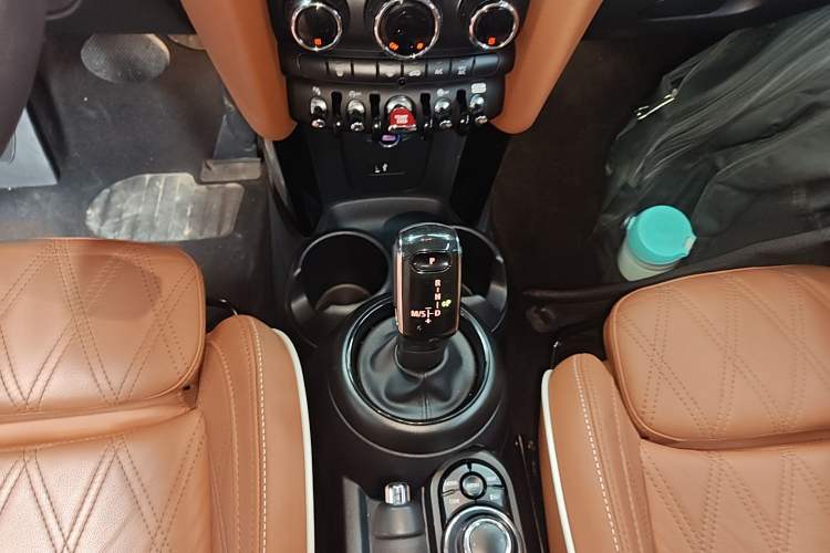 Used  MINI 2022 Updated 1.5T COOPER Artist Five-Door Edition
