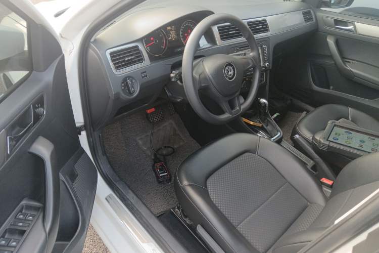 Used Volkswagen Santana 2015 Haval H6 1.6L Automatic Comfort Model
