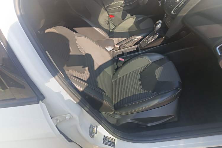 Used Ford Focus 2015 Hatchback 1.6L Automatic Fashion Edition
