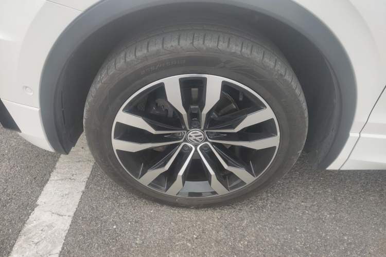 Used Volkswagen Tiguan L 2019 330TSI Automatic Two-Wheel Drive R-Line Flagship Edition China V Standard
