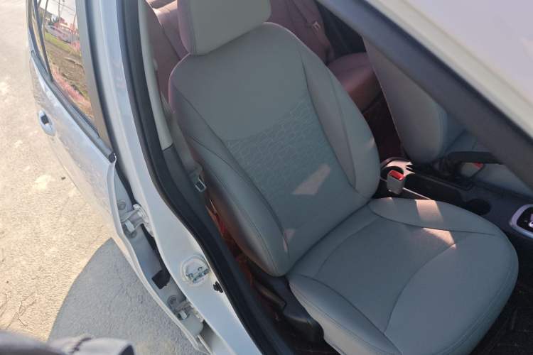 Used Chevrolet Sail 2015 Sail 3 1.5L AMT Happiness Sunroof Edition
