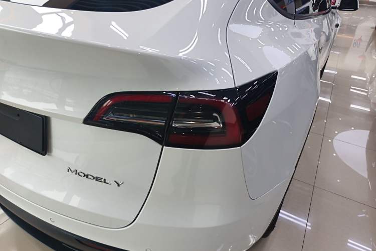 Used Tesla Model Y 2021 Long-Range All-Wheel-Drive Version 3D7
